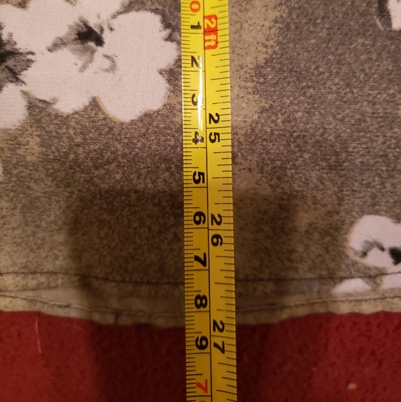 Beautiful semi sheer blouse with zipper in back and side splits. Like new. - Picture 4 of 8